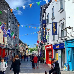 Snoozles Quay Street Tourist Hostel